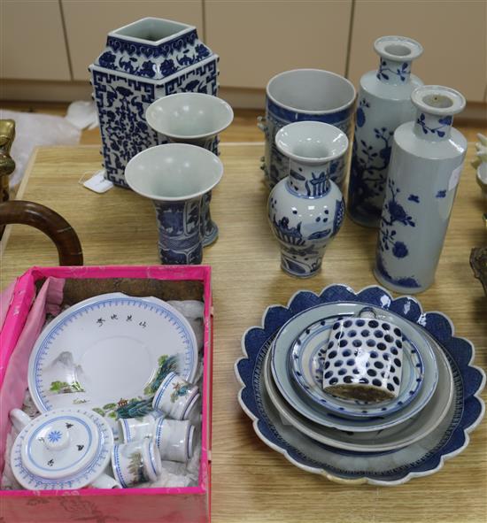 A quantity of mixed blue and white Chinese ceramics tallest 23cm